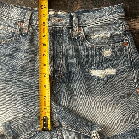 We The Free Denim Blue Jean Shorts Button Fly Distressed Frayed Women’s 26 - Picture 5 of 8